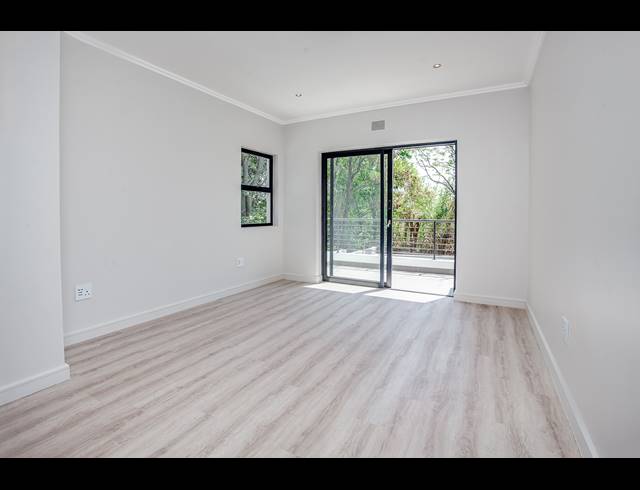 3 BEDROOM APARTMENT FOR SALE IN BRYANSTON